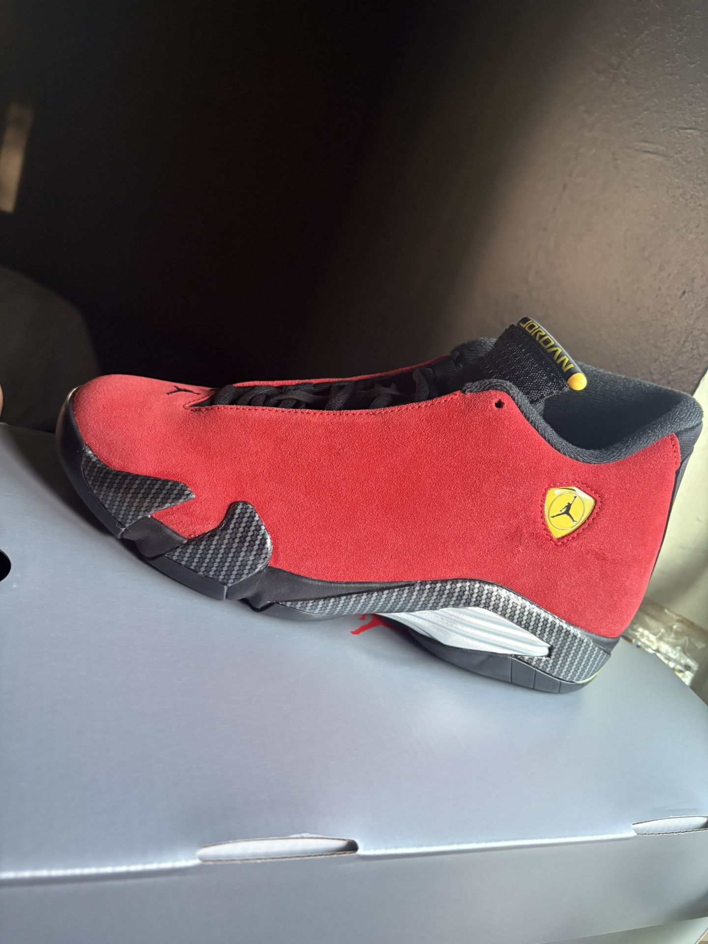 Jordan 14 Ferrari 9.5 $300