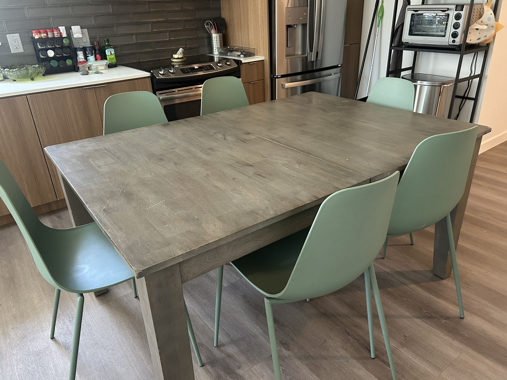 Article Chairs With Table