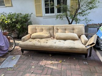FREE COUCH