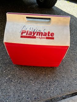 VINTAGE PUSH BUTTON IGLOO PLAYMATE RED WHITE COOLER