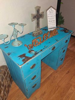 BEAUTIFUL RUSTIC DISTRESSED SOLID WOOD ENTRY PIECE/ 1 of a Kind SHABBY CHIC FURNITURE PIECE / VINTAGE Desk FARMHOUSE STYLE DESK
🩵✨️