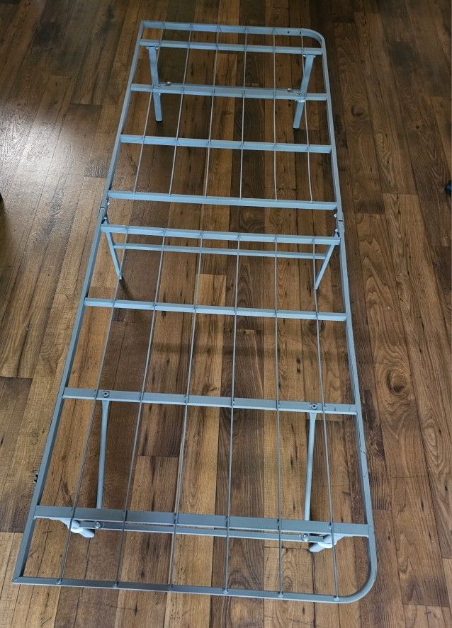 XlargeTwin Size Metal Frame Bed 