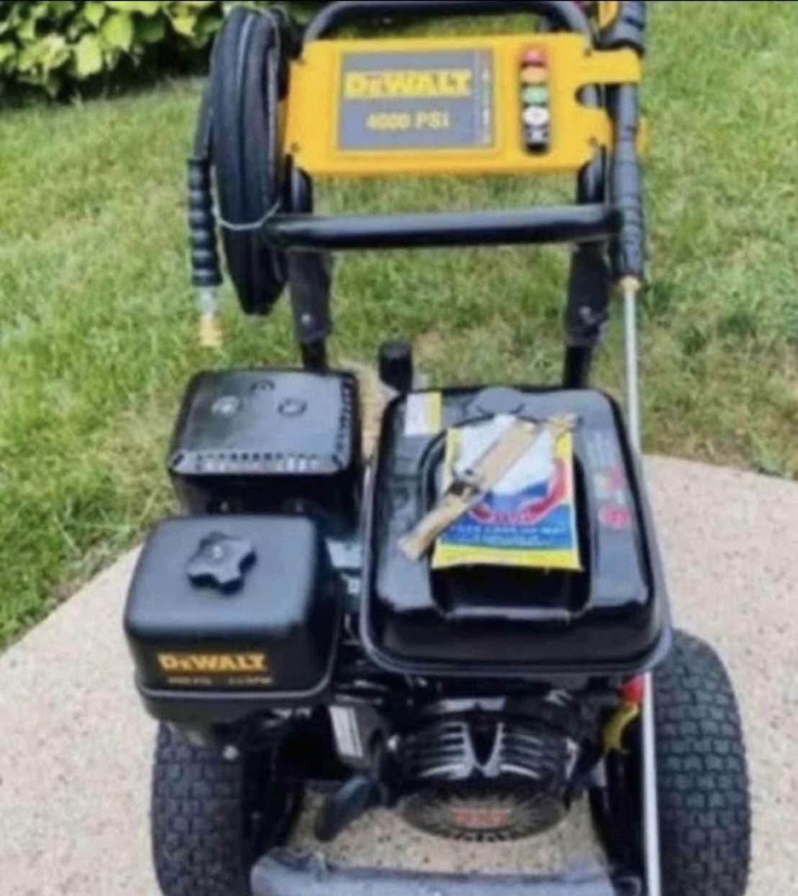 DEWALT 4000 PSI 3.5 GPM Gas Cold Water Pressure Washer with HONDA GX270 Engine (49-State