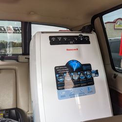 Honeywell Portable AC / DEHUMIDIFIER 