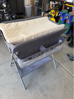 FREE!!! Baby Diaper changing station