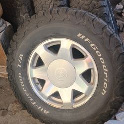 Tengo Un Set De Rines Y Llantas 