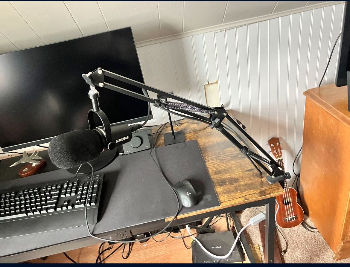 Shure MV7+ Podcast Mic + Elgato Wave XLR Interface