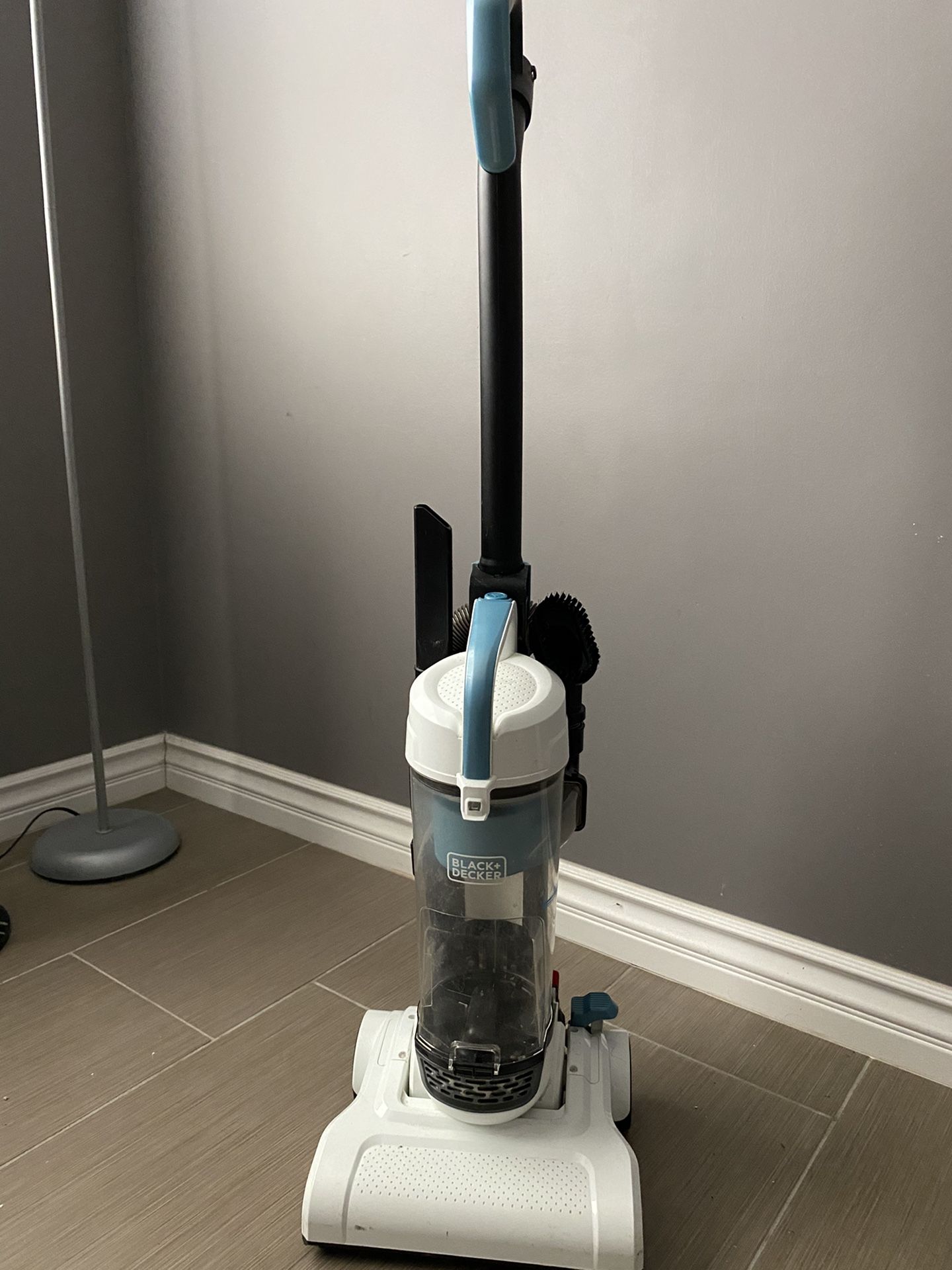 Black & decker bagless vacuum