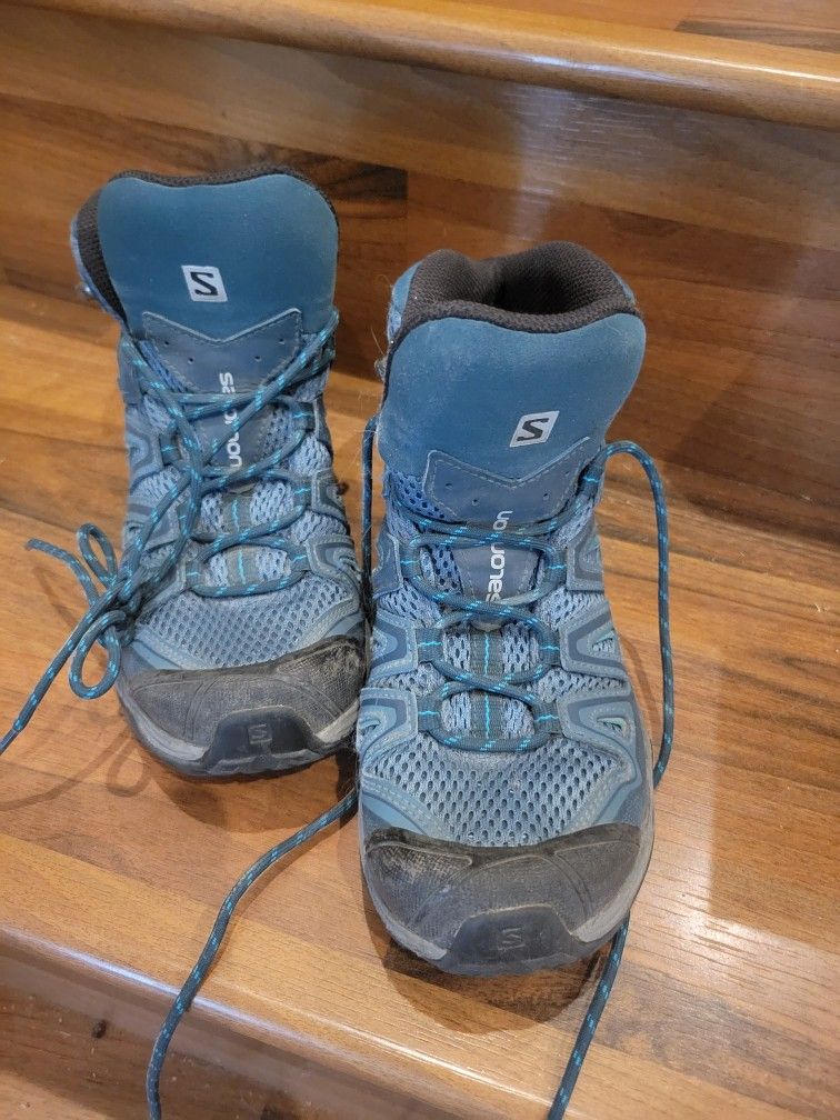 Salomon Hiking Boots Women Size 6.5
