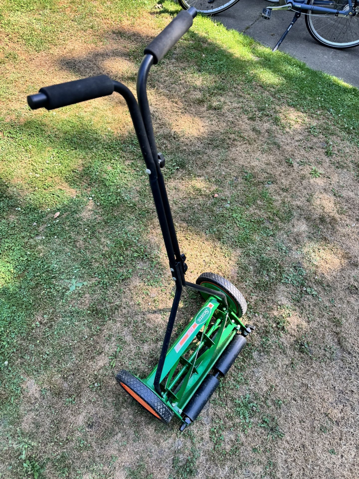 Scott's 16 in. Manual Walk Behind Push Reel Lawn Mower