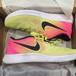 Nike Free Runs Size 12 Women (10.5M)
