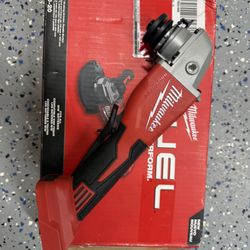 Milwaukee M18 FUEL 18-Volt Lithium-lon Brushless Cordless 4-1/2 in./6 in. Braking Grinder with Paddl