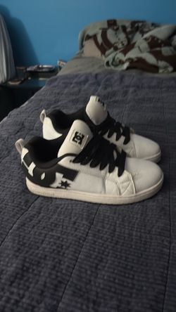 DC shoes white w/ black DC