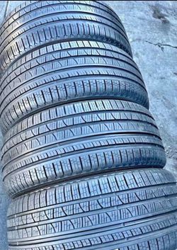 Set 285/40-23 pirelli con el 80% de vida