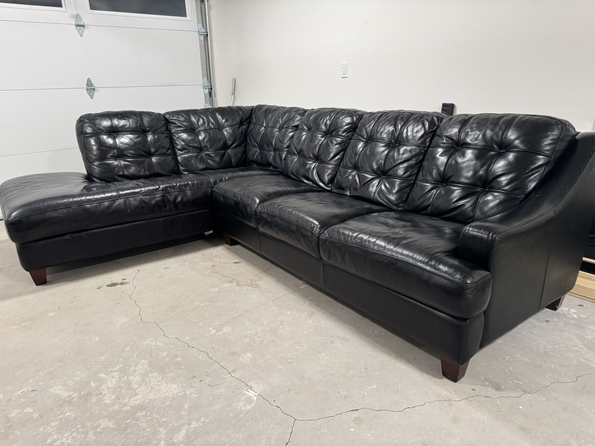 Leather Sectional Sofa – Black – Good Condition