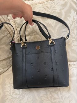 TOMMY HILFIGER Purse for women! New! Never been used!