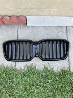 2022~2024 BMW X4 X3 OEM Gloss Black Front Center Grille w/Camera Hole