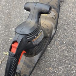 Black & Decker 17" Electric Hedge Trimmer - Lightweight