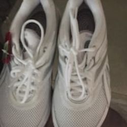 Woman’s Reebok Sneakers