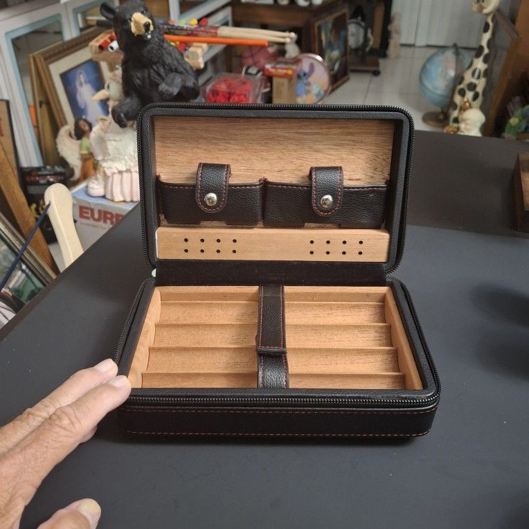 Leather Cedar Wood Portable Airtight Travel Humidor Case Fits 4 Cigars W/Plenty Of Room For Your Cigar Cutter & Lighter 8" X 5" X 3"H