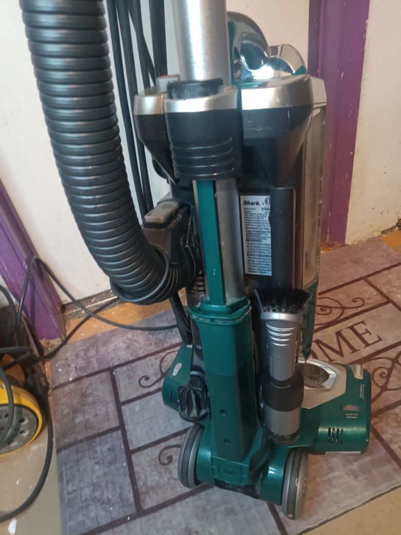 Shark Heavy Duty Vacuum Cleaner Excellent Conditions, Asking $130.00