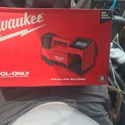 Milwaukee M18 Inflator 