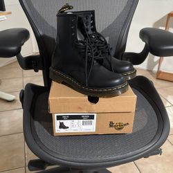 1460 Doc Martens Women’s Size 6