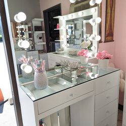 NEW VANITY TO DO YOUR MAKEUP  