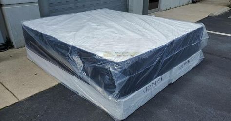 For sale ♥️ Queen Size Mattress  & Box spring : Needs Gone For Sale