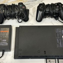 SONY PLAYSTATION PS2 WITH TWO CONTROLLERS AND CARDS