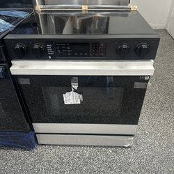 White Samsung Electric Stove With Airfry 