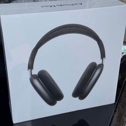 *Sealed*Space grey AirPods Maxes 