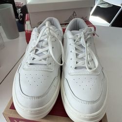 REEBOK SHOES IN GOOD CONDITION