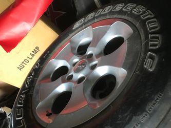 5 yantas y rines para jeep 18. $200 las 5