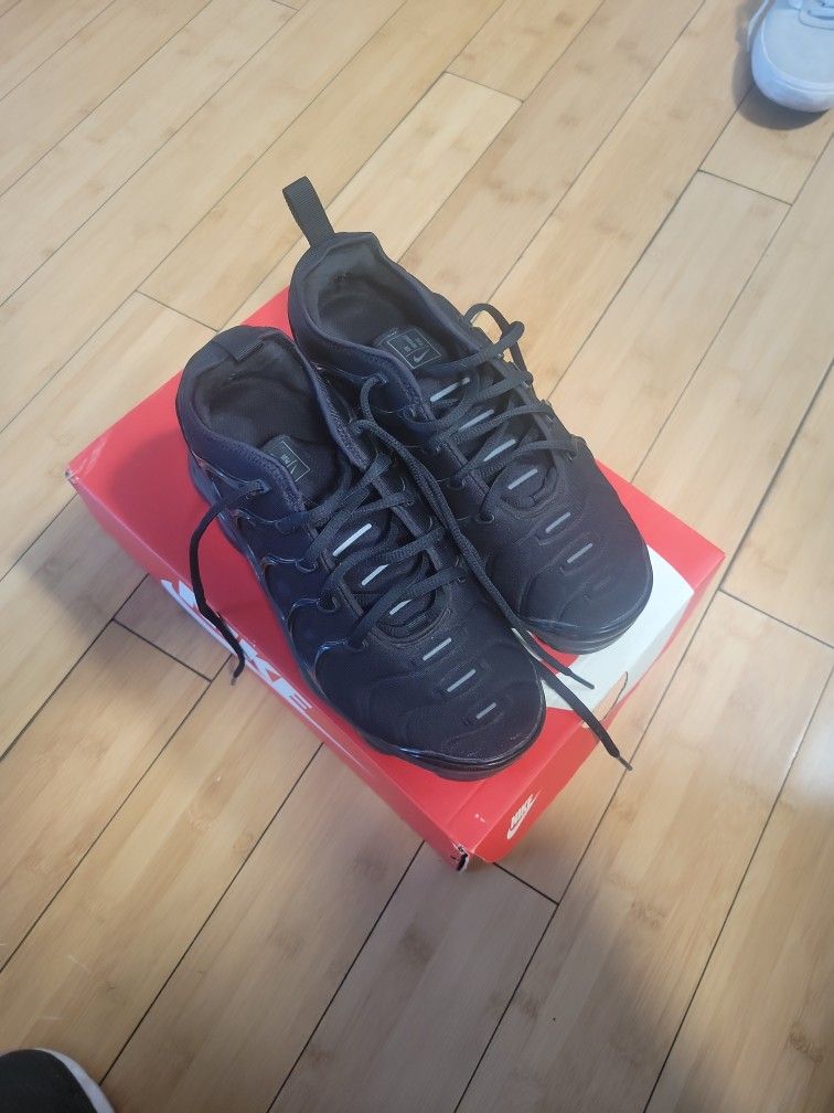 Black Nike Size 8