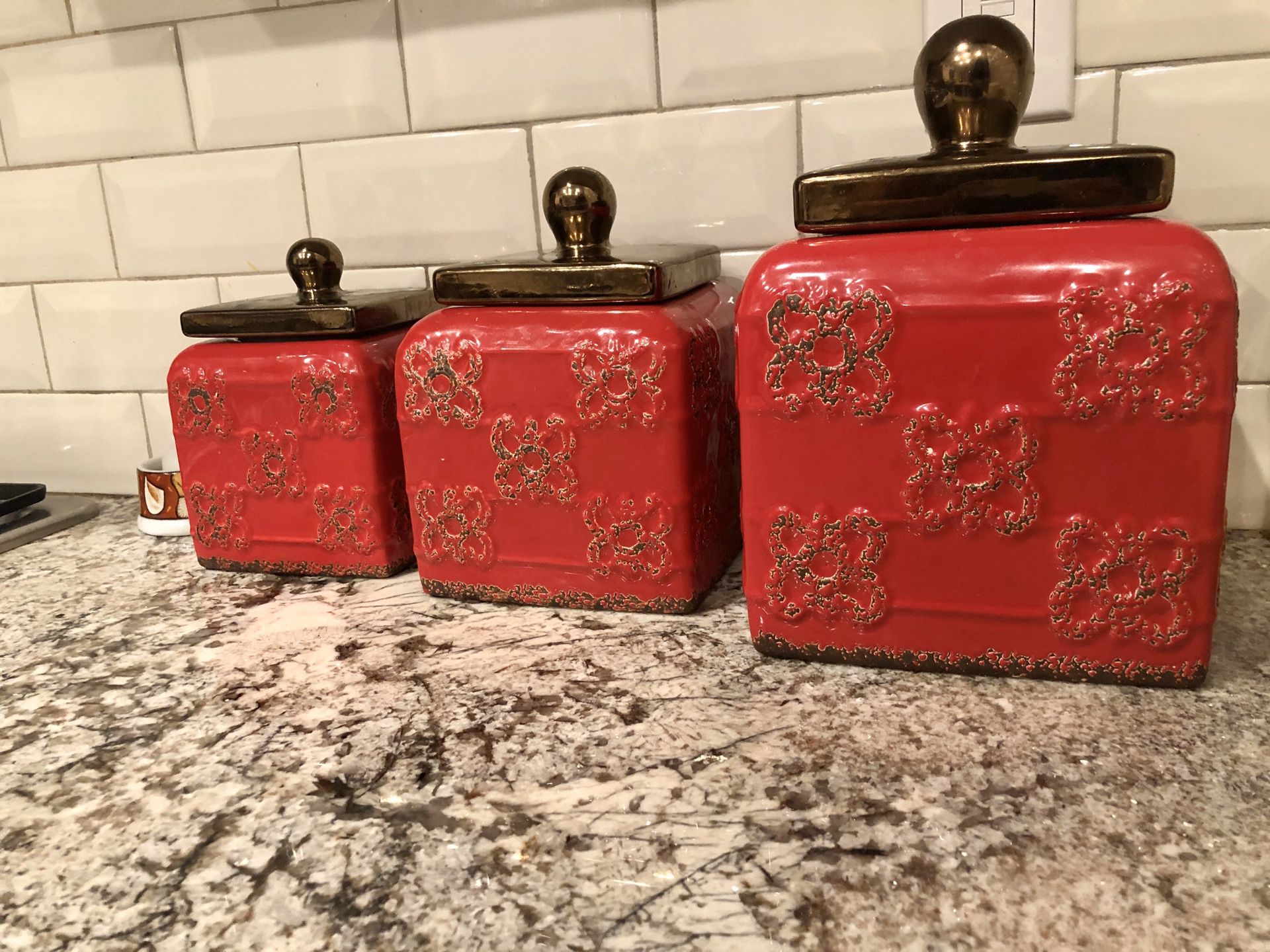 Ceramic canisters set (red)