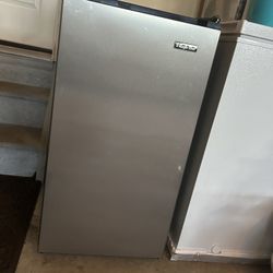 Mini Fridge Magic Chef 