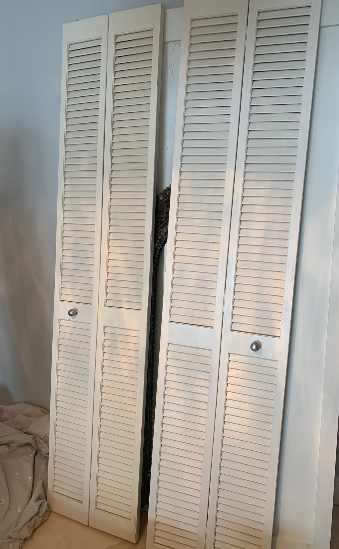 Bifolds with knobs 18 x 80.5