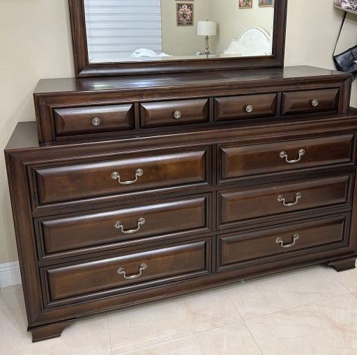 Rooms to go mill valley/Amazon bedroom set
