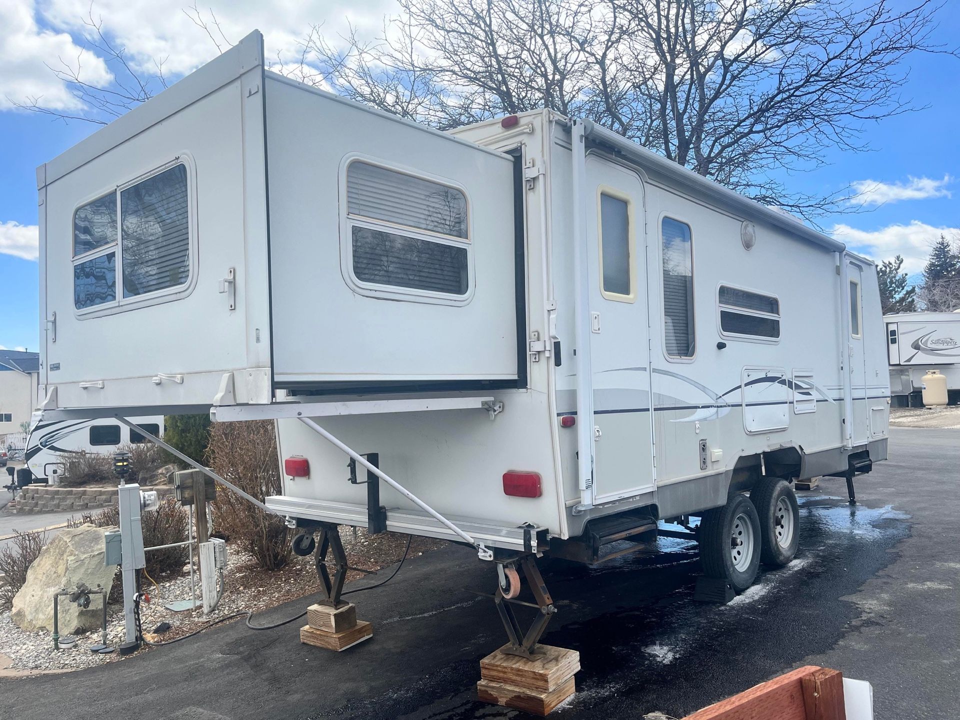27 Ft Outback Trailer