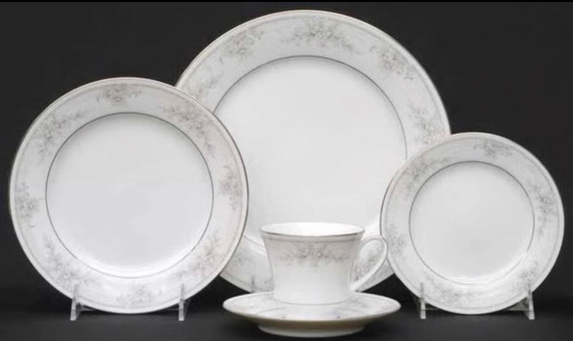 Noritake "Sweet Leilani" complete place settings new in box. 4 sets available
