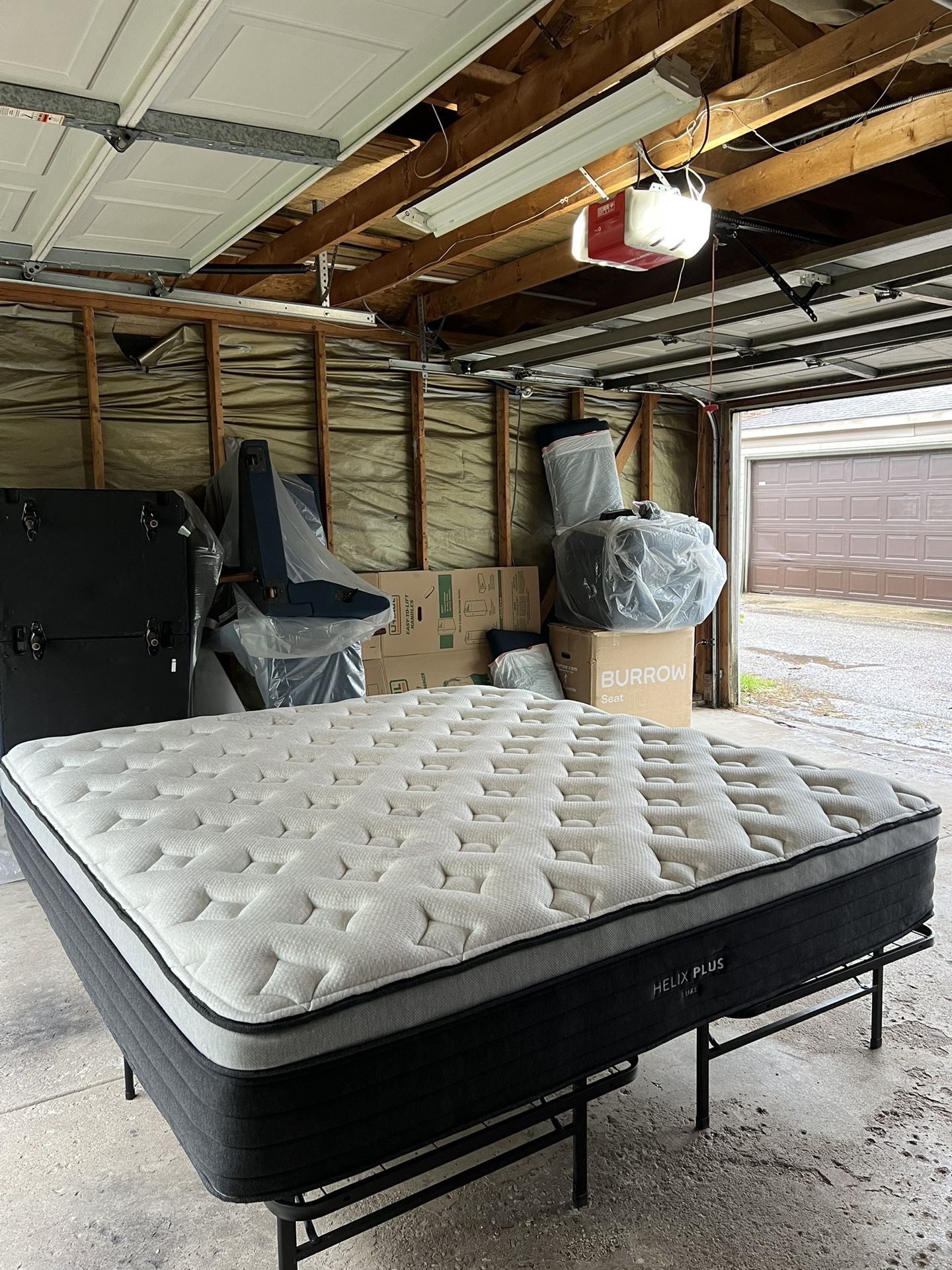 Helix Plus Luxe, King, Cover: Original Cover, Top Layer: Original Layer Like New, Perfect Condition
