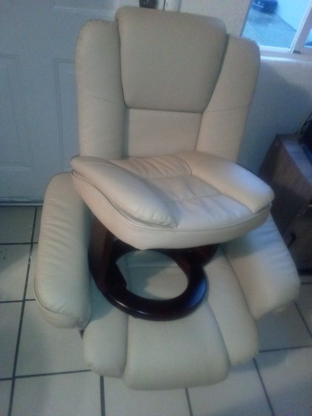 Argus Swivel Recliner