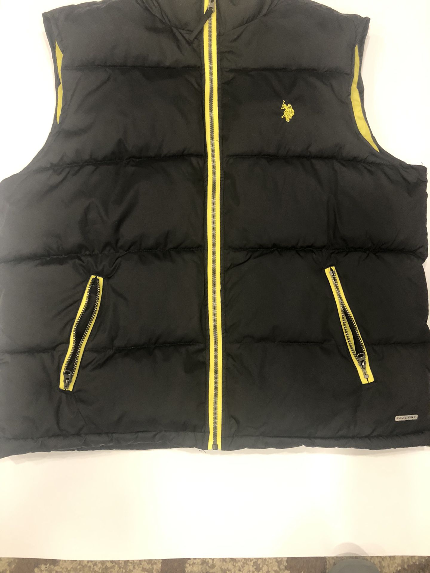 U.S. Polo Assn. Men's Vest Puffer Size Large Black/ Yellow Zippered Front Jacket