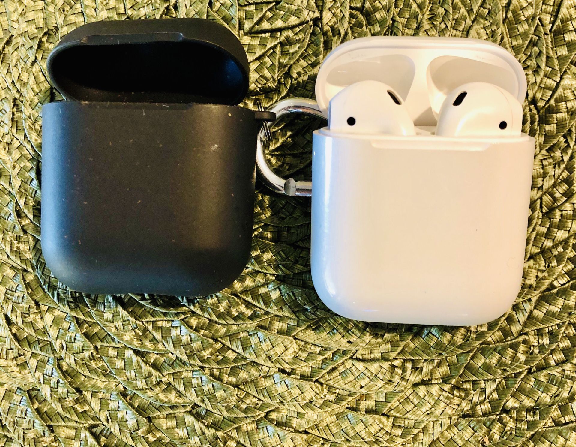 Airpods gen 1 with case