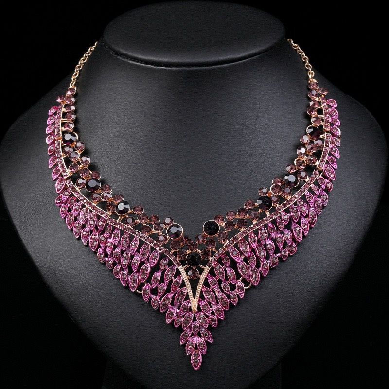 Necklace and earrings set with an exaggerated retro style and exquisite design. Formal evening gown with colorful droplets.