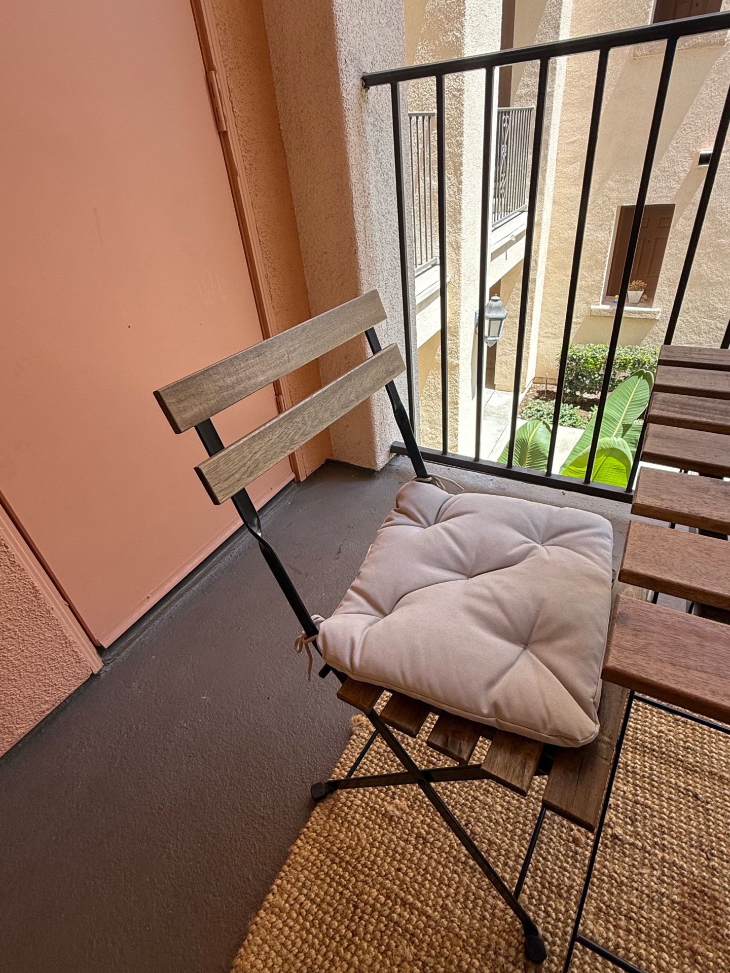 Table + 2 chairs + chair cushions