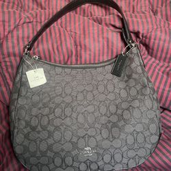 **COACH**  RARE FIND! NWT DISCONTINUED  ZIP SHOULDER BAG (F29959) 