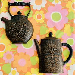 Set of Vintage 1972 Homco Coffee and tea pot wall hangers. Plastic resin. Black with a coppery color finish. 