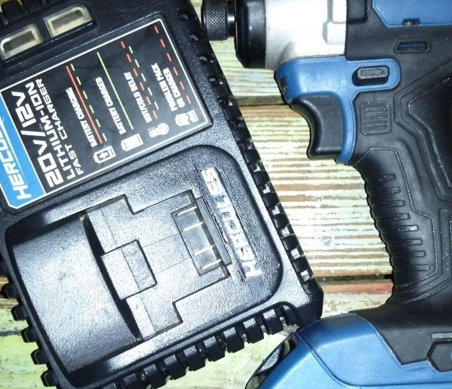 Newer HERCULES 20volt CORDLESS IMPACT GUN WITH FAST CHARGER 20 Volt Lithium Ion Battery & 2 Phillips/Flat Screw Tip head Go